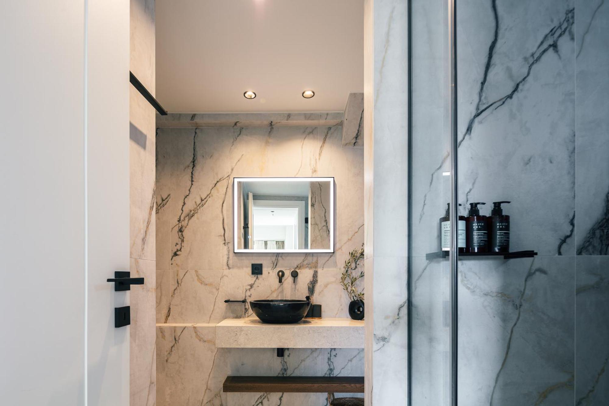 Ririka Beach Living, New Feel-At-Home Luxury Suites 플라키아스 외부 사진