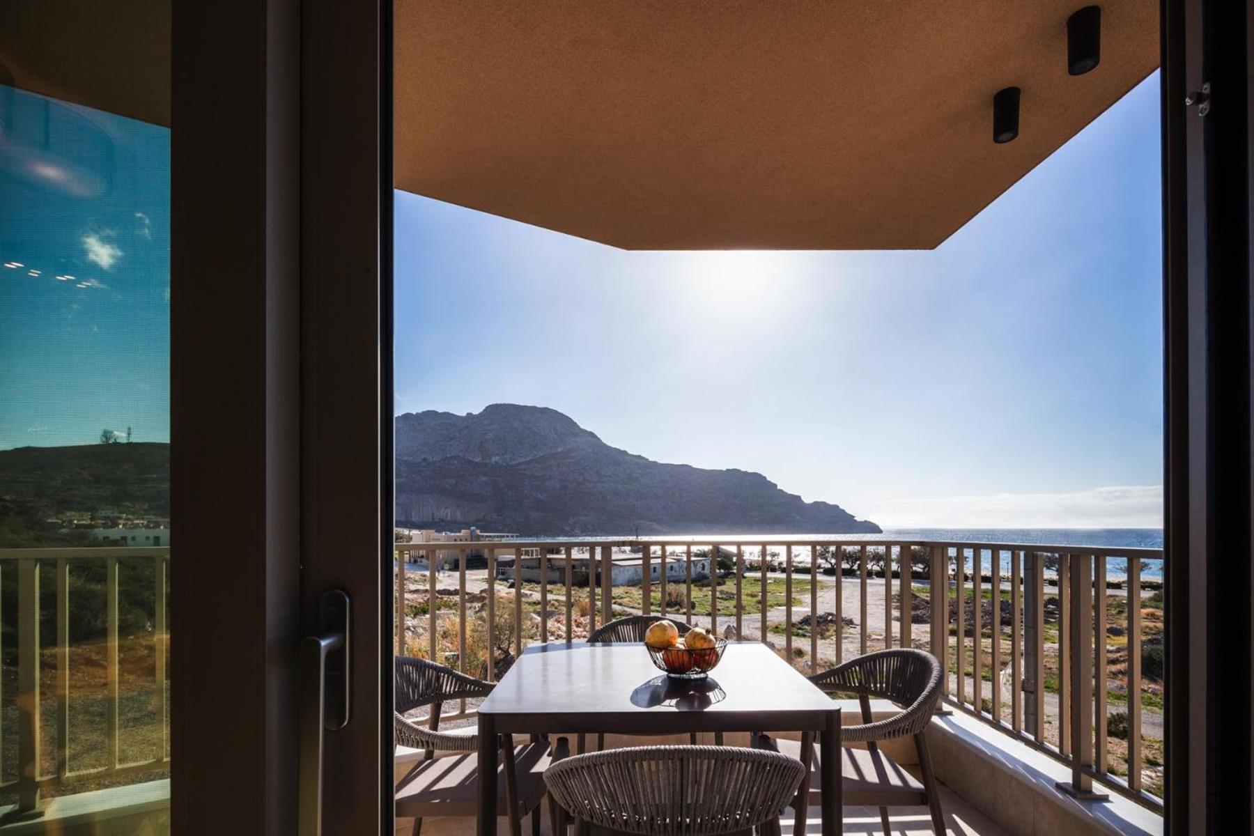Ririka Beach Living, New Feel-At-Home Luxury Suites 플라키아스 외부 사진