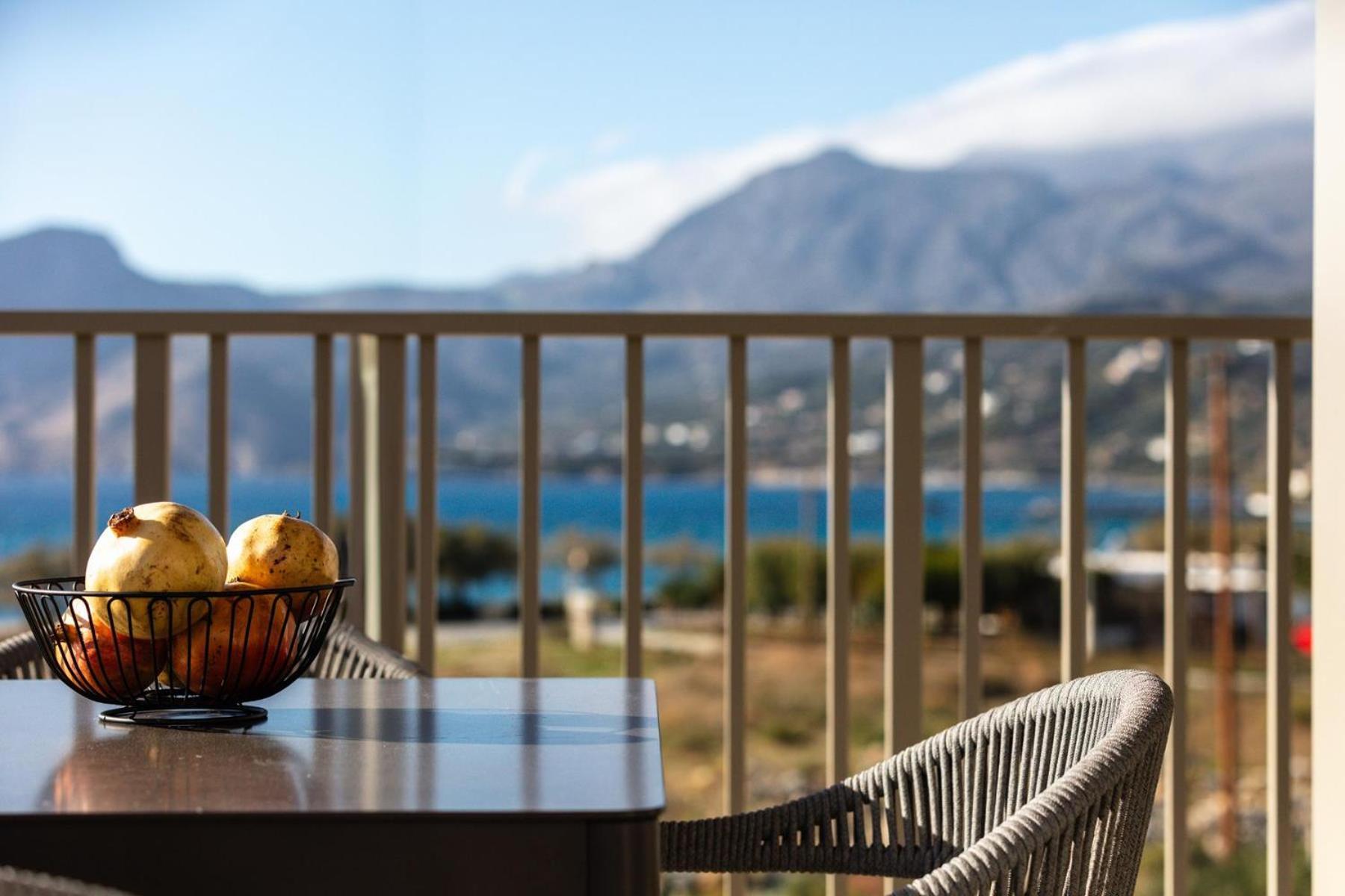 Ririka Beach Living, New Feel-At-Home Luxury Suites 플라키아스 외부 사진