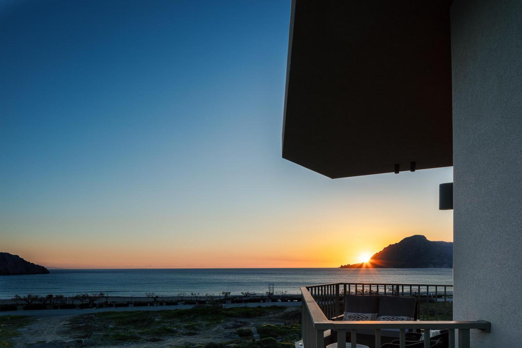 Ririka Beach Living, New Feel-At-Home Luxury Suites 플라키아스 외부 사진