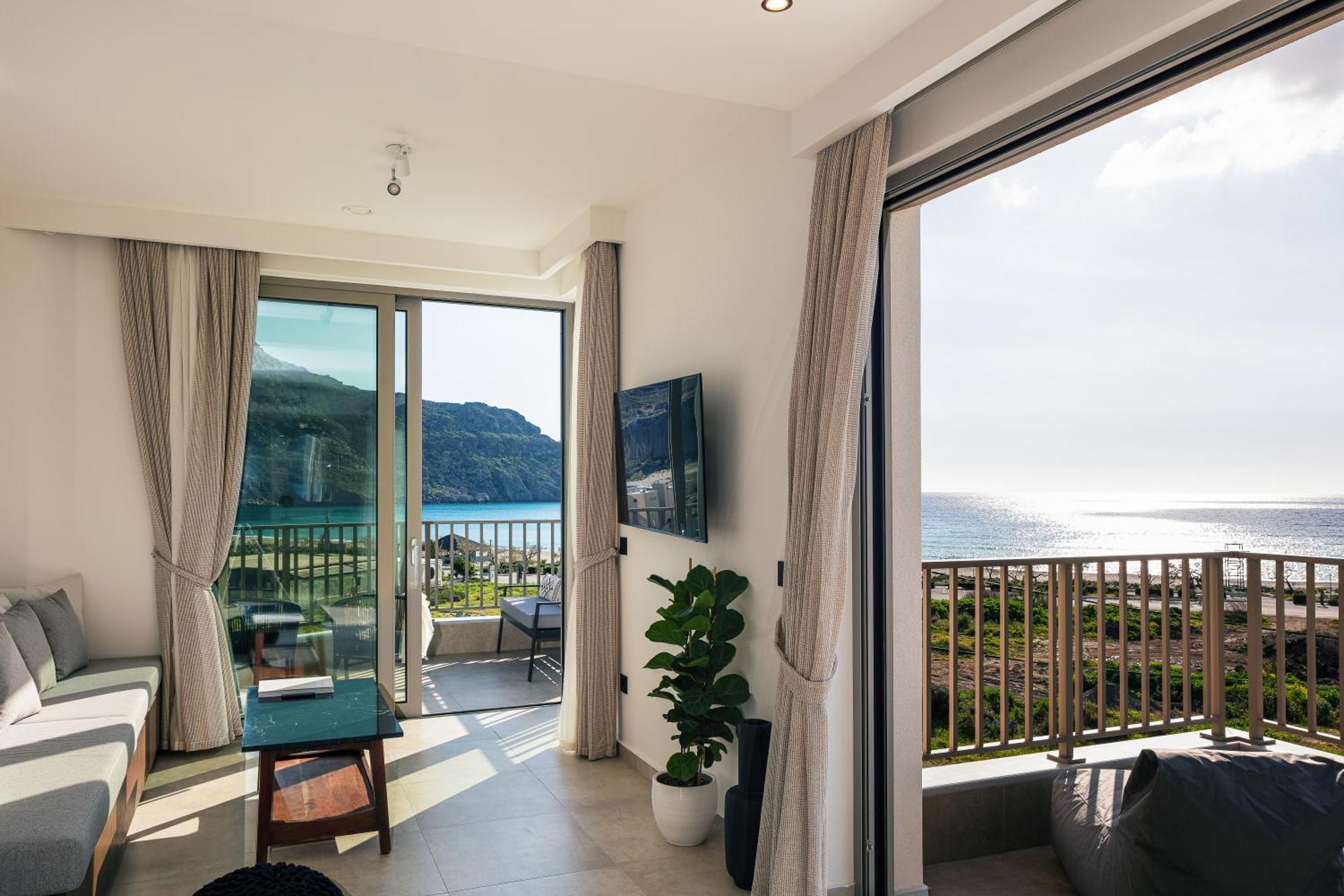 Ririka Beach Living, New Feel-At-Home Luxury Suites 플라키아스 외부 사진