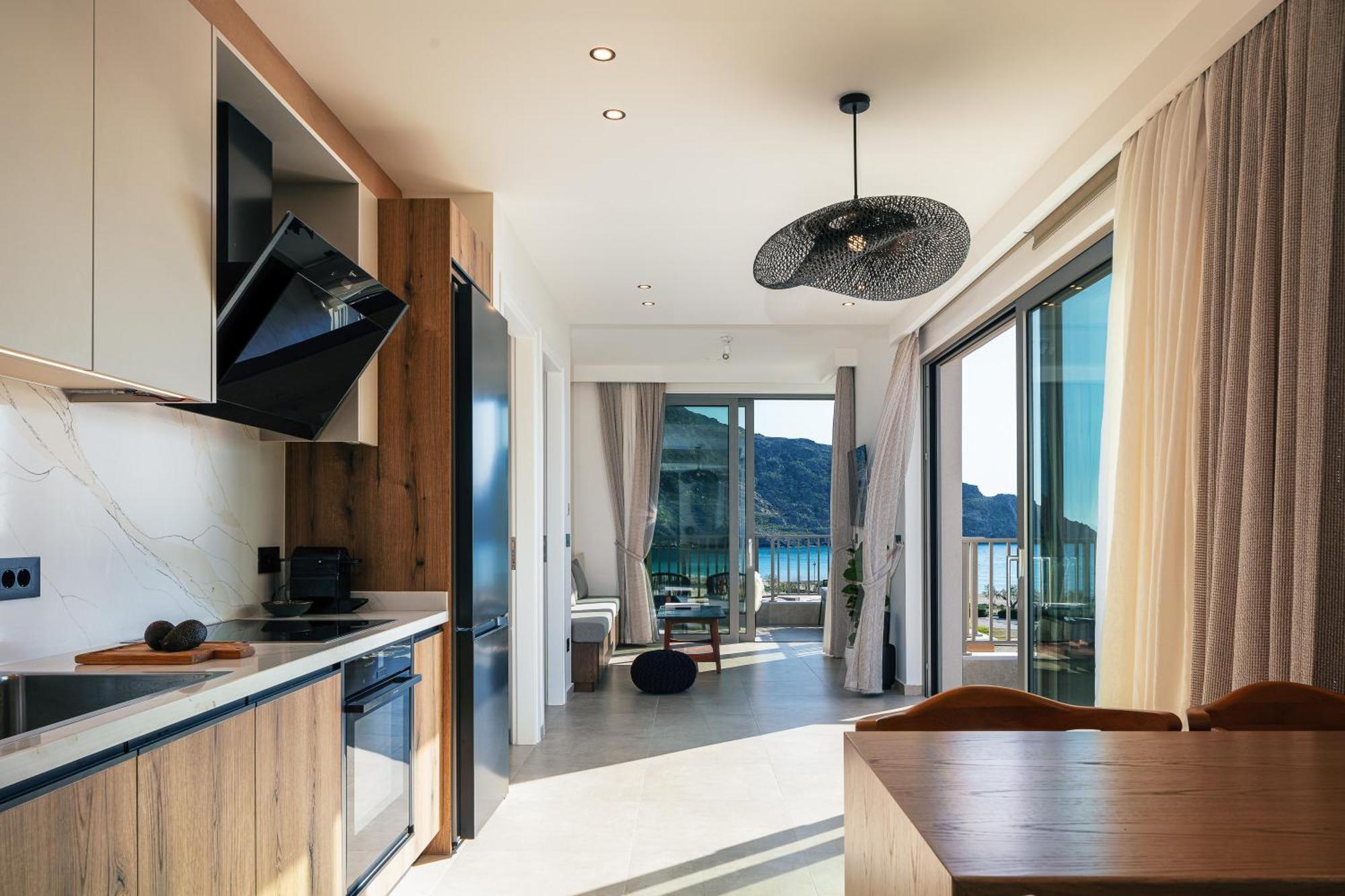 Ririka Beach Living, New Feel-At-Home Luxury Suites 플라키아스 외부 사진