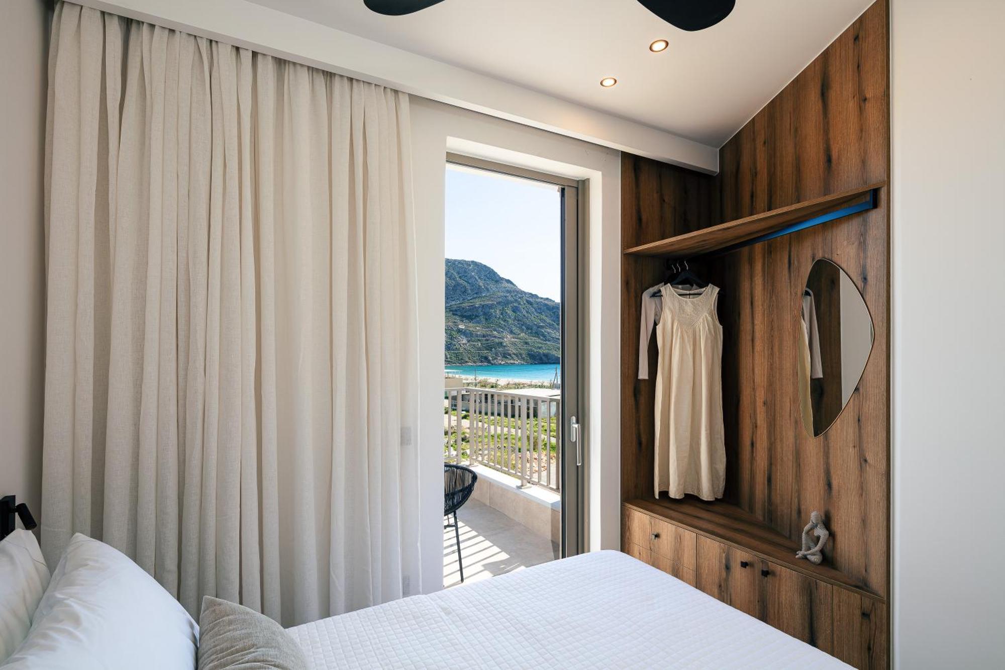 Ririka Beach Living, New Feel-At-Home Luxury Suites 플라키아스 외부 사진