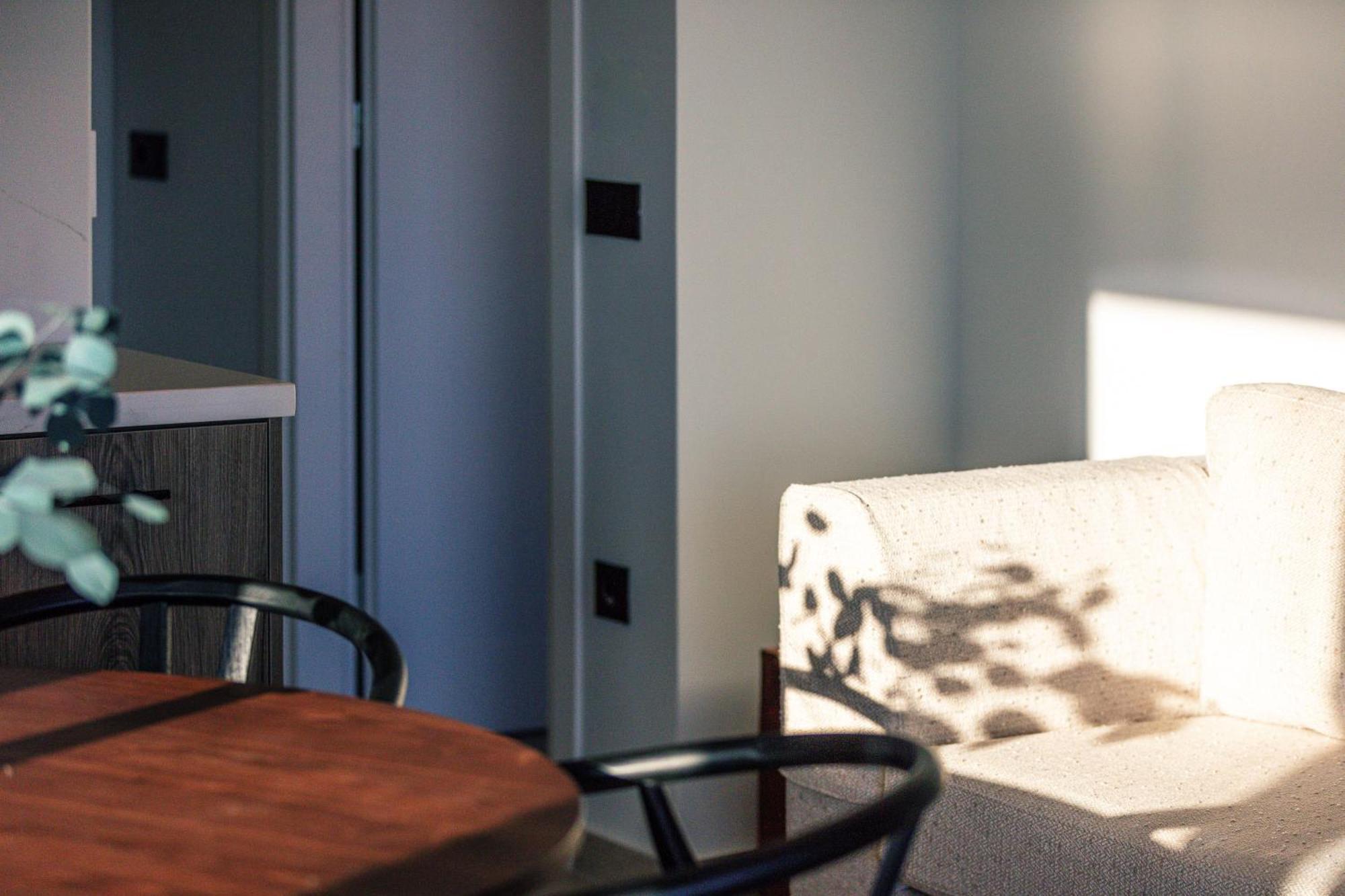 Ririka Beach Living, New Feel-At-Home Luxury Suites 플라키아스 외부 사진