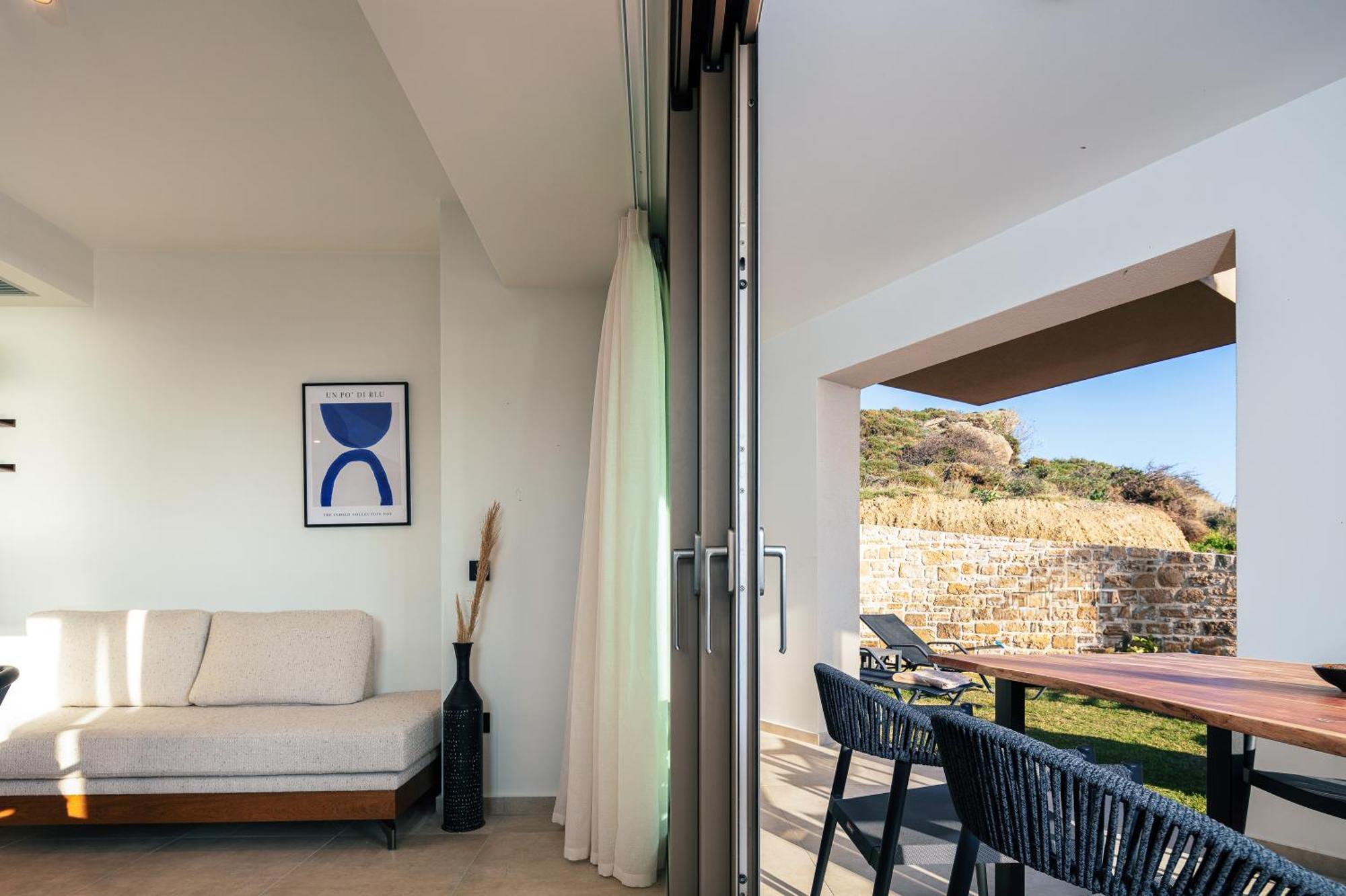 Ririka Beach Living, New Feel-At-Home Luxury Suites 플라키아스 외부 사진